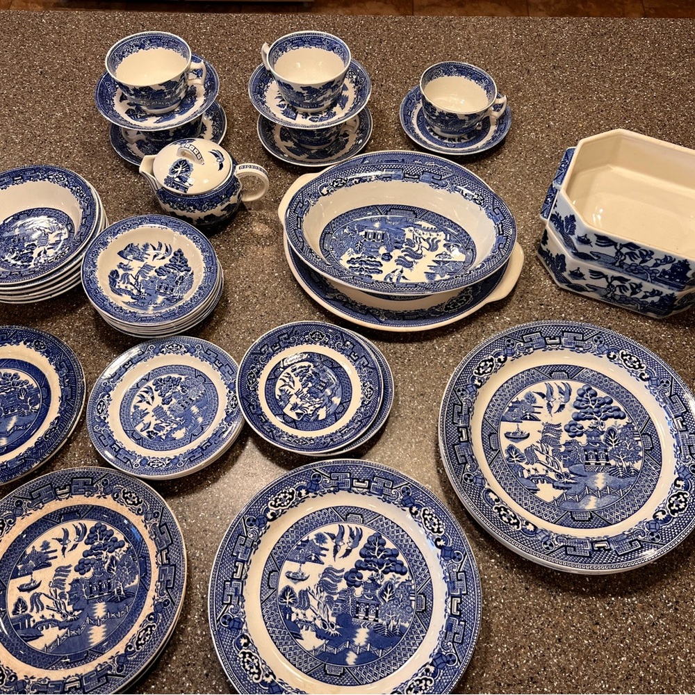 Blue Willow Woods Dinnerware Set part 3 of 3
